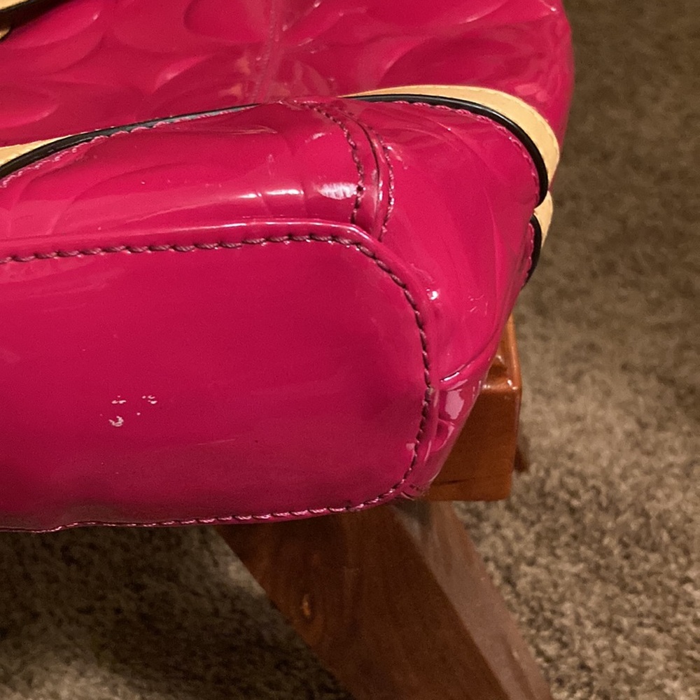 COACH. RASPBERRY LIGHT BROWN TRIM!  Gorgeous patent leather!  EUC. WITH DUST BAG - Picture 15 of 16